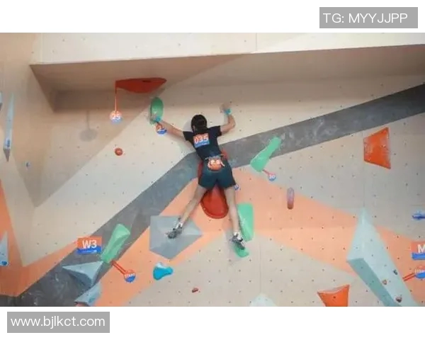 攀岩之巅:深入了解上海攀岩队的默契与协作精神